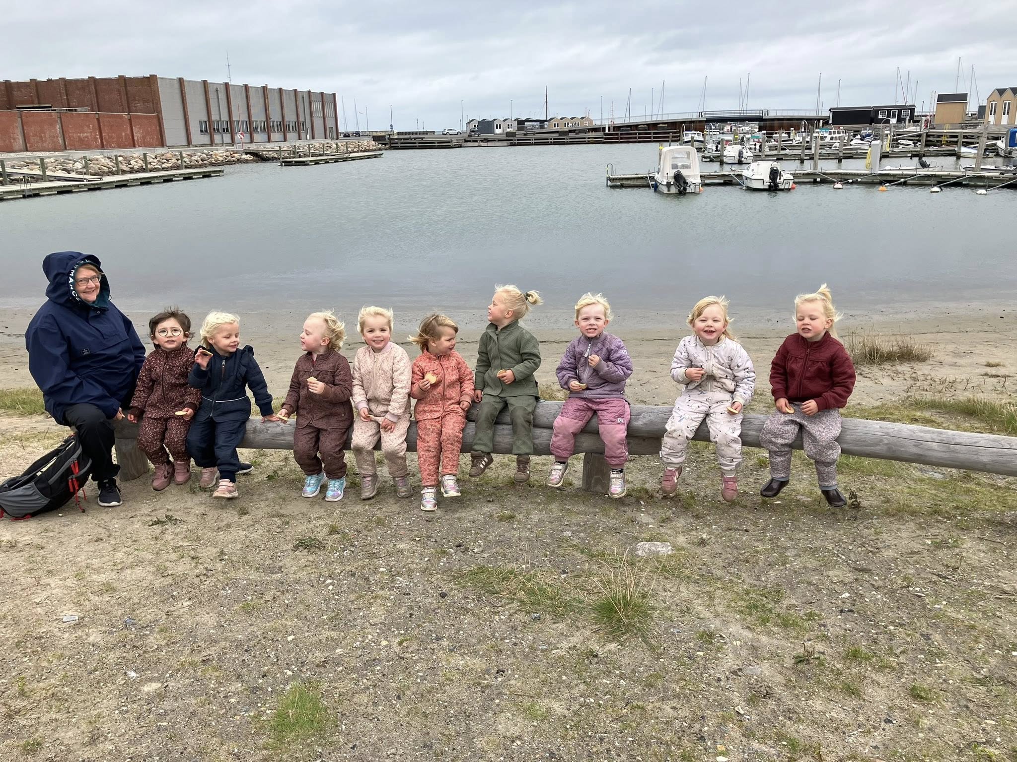 Børn fra Idrætsbørnehaven Bispevang på tur ved Sæby Havn