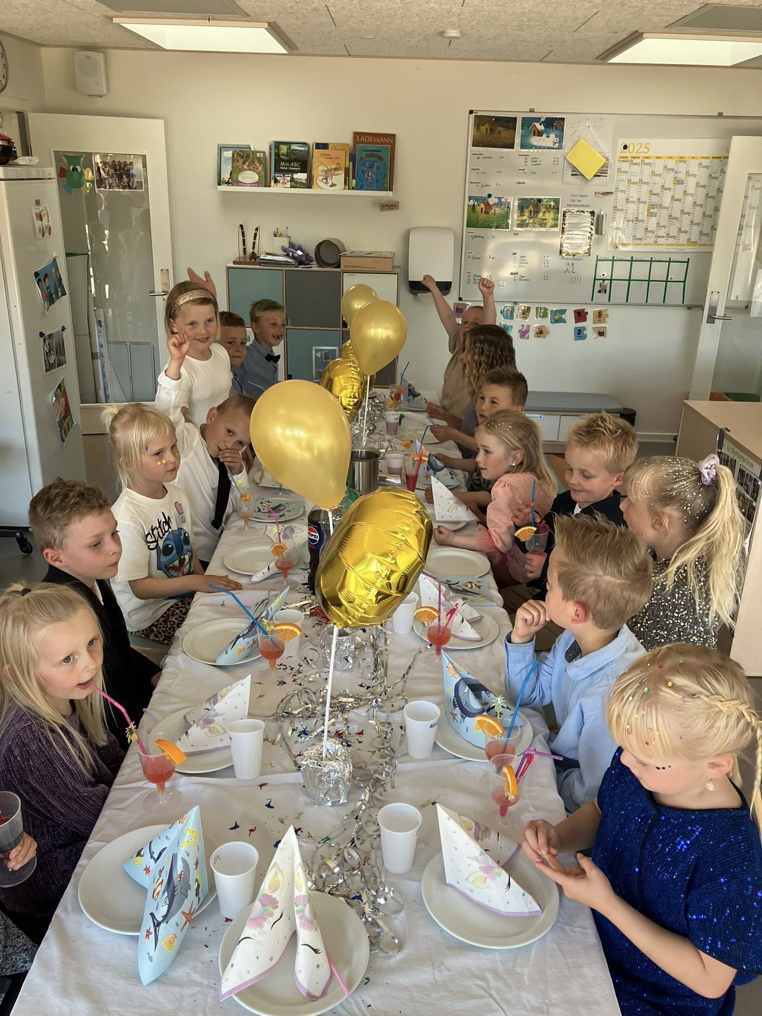 Børn fejrer en særlig dag i Idrætsbørnehaven Bispevang