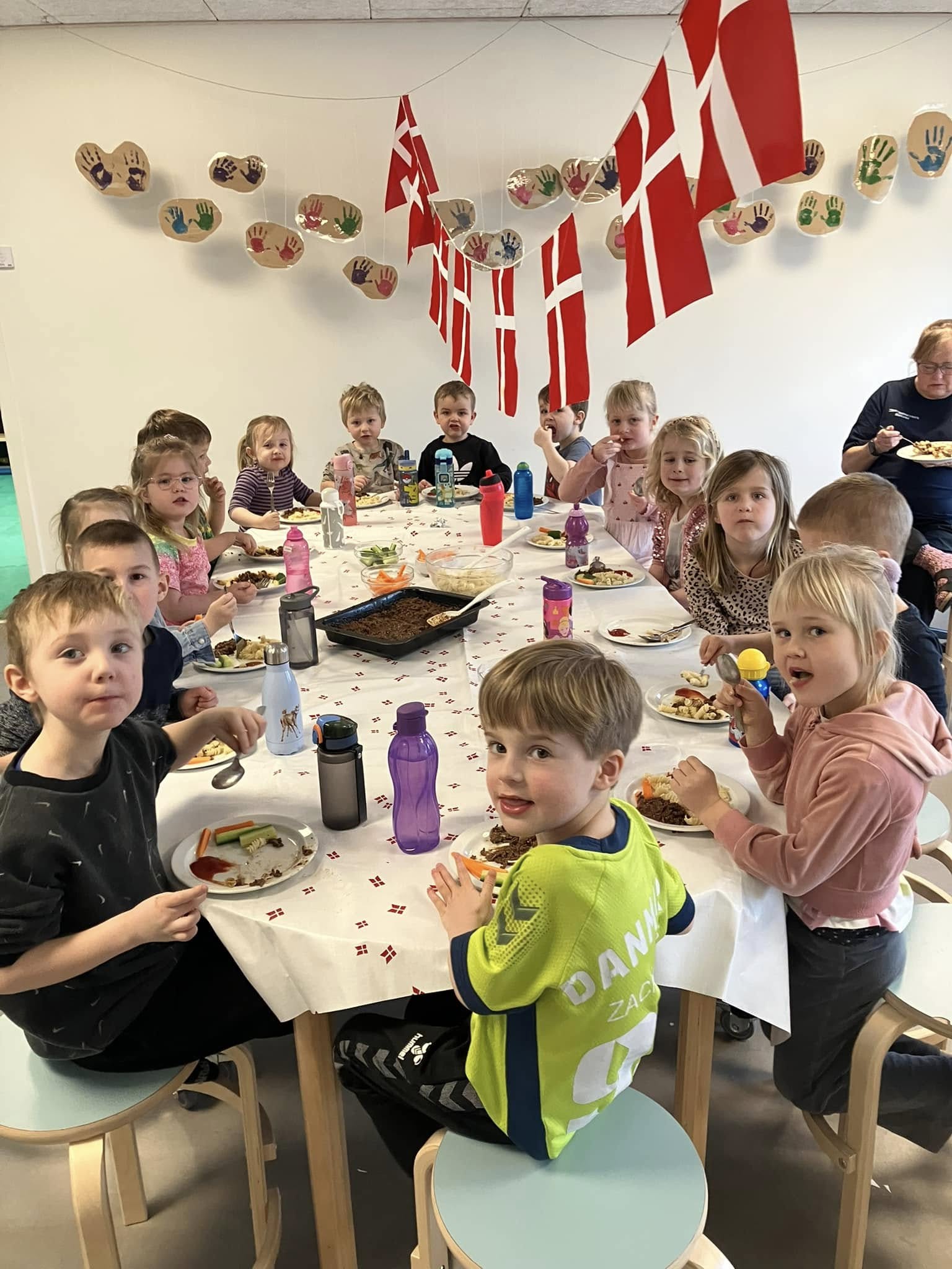 Børn fejrer fødselsdag i Idrætsbørnehaven Bispevang