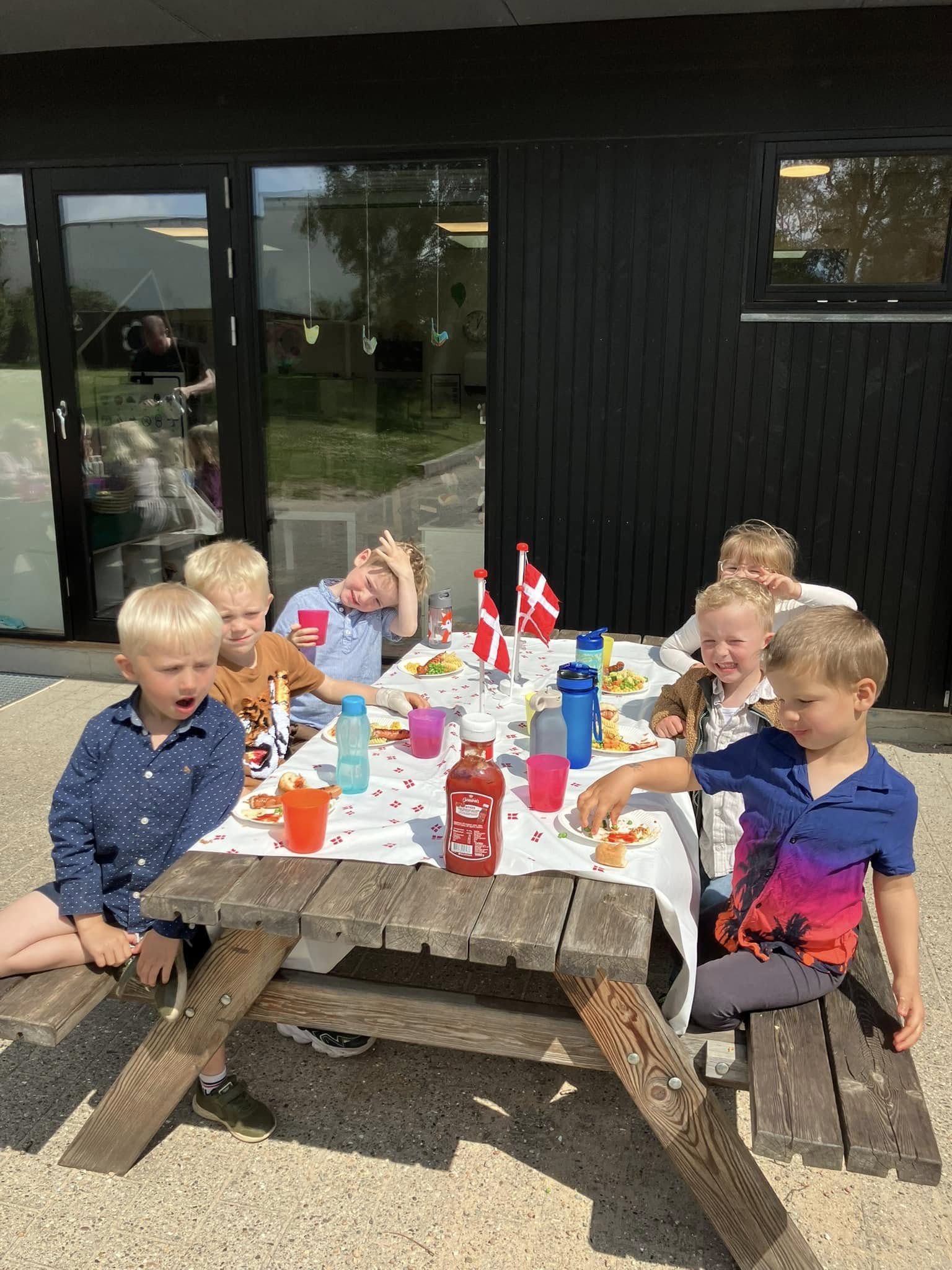 Børn fejrer fødselsdag i Idrætsbørnehaven Bispevang